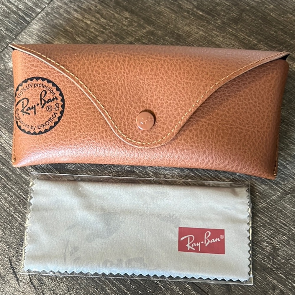 New new slim Ray-Ban Tan Leather Eyewear Case with cleaning cloth